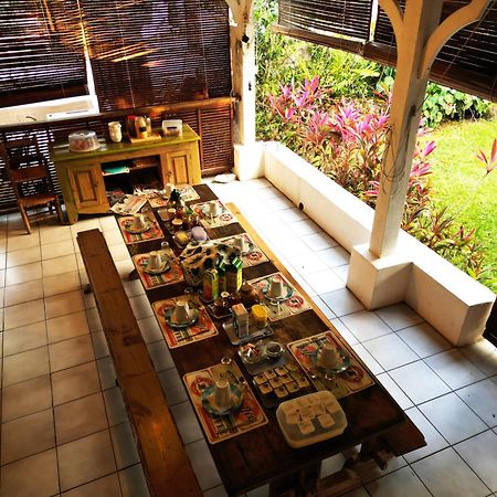 Le Medinilla Bed & Breakfast Bras-Panon Exterior photo