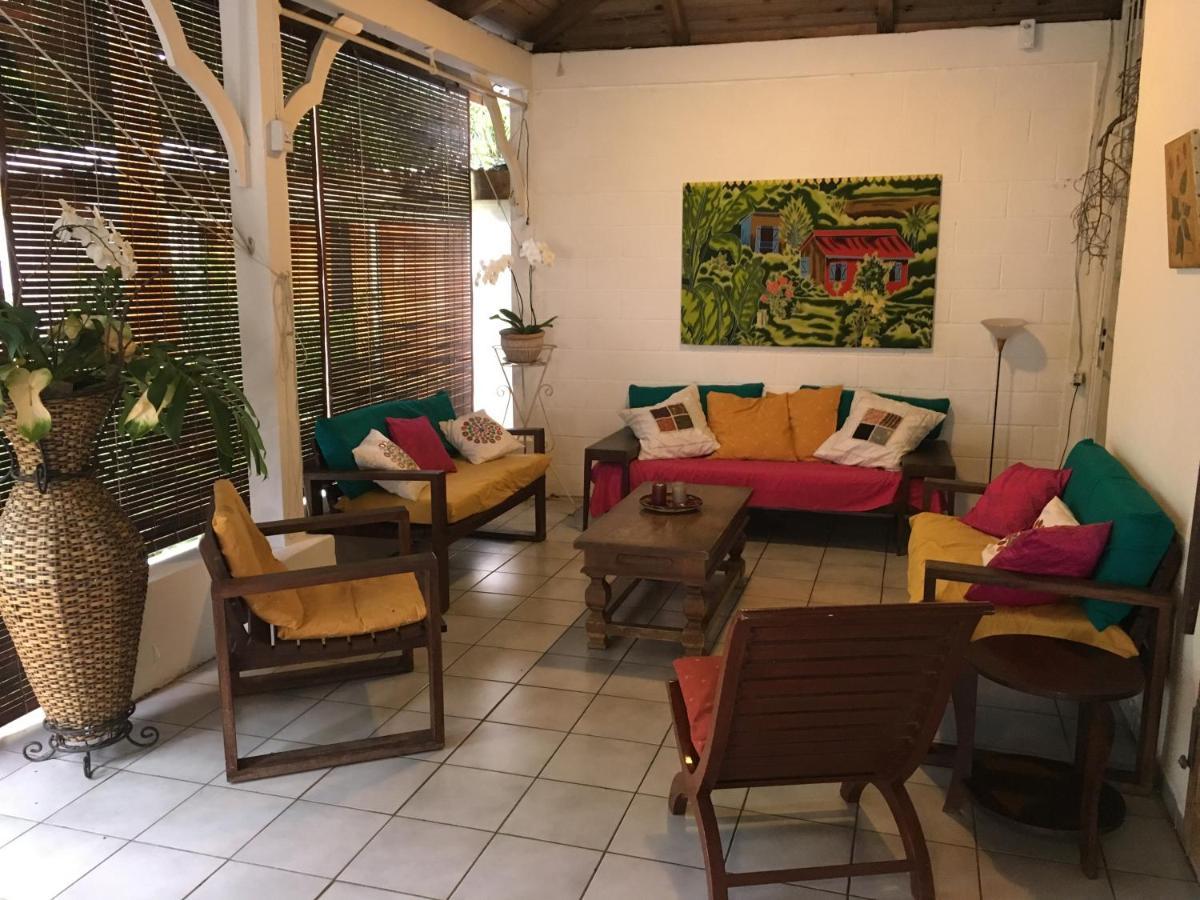 Le Medinilla Bed & Breakfast Bras-Panon Exterior photo