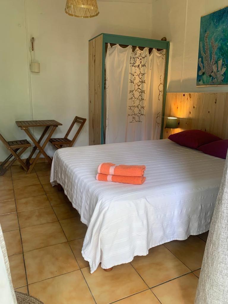 Le Medinilla Bed & Breakfast Bras-Panon Exterior photo