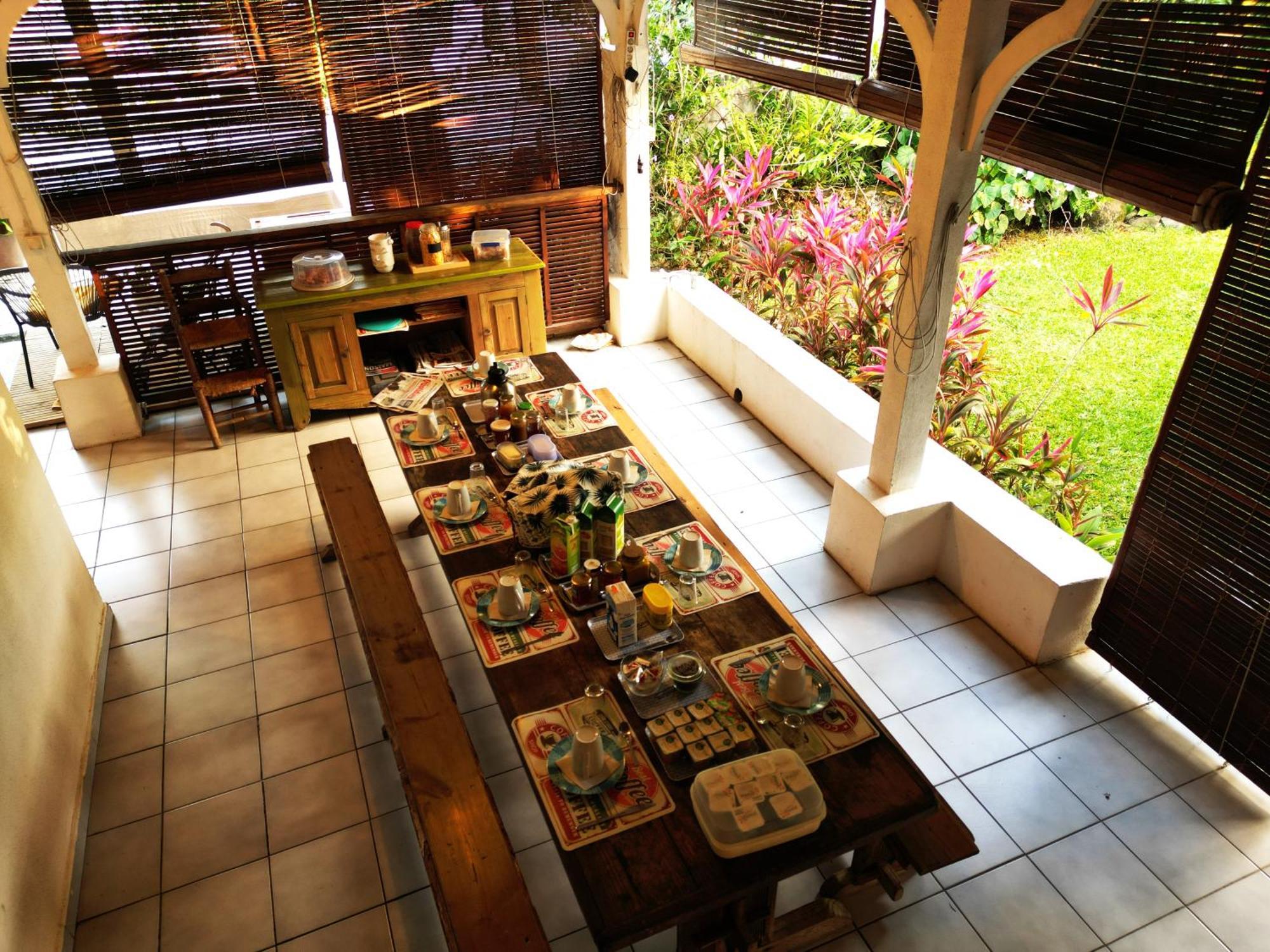 Le Medinilla Bed & Breakfast Bras-Panon Exterior photo